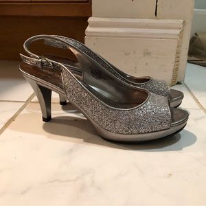 6.5 M Nine West Silver Open Toe Shimmery Slingback Heels